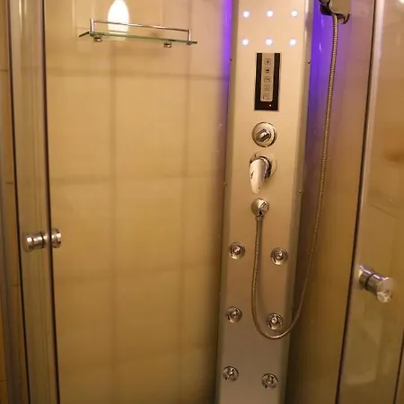 Kugi Apartman شقة *