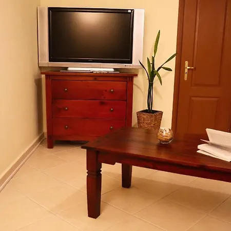 Kugi Apartman Appartamento Balatonalmádi