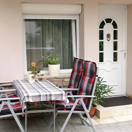 Appartamento Kugi Apartman Balatonalmádi